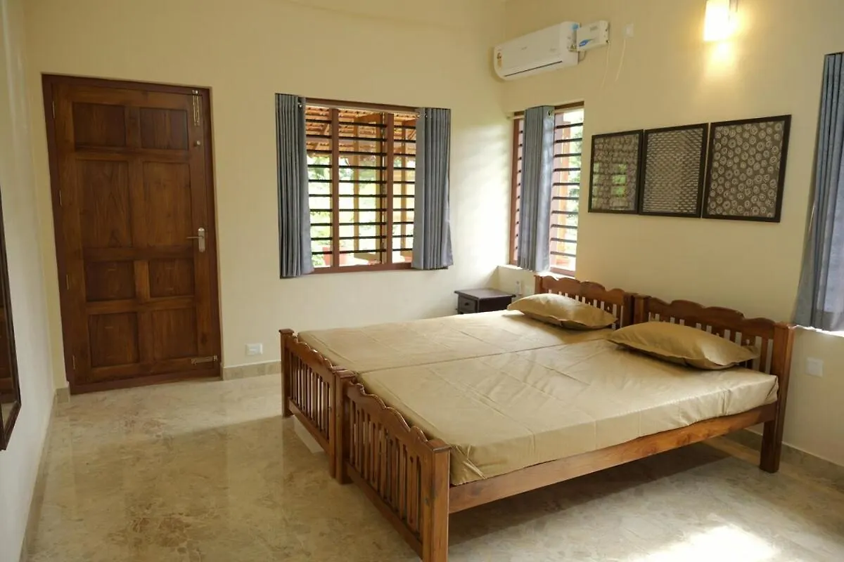 Ra Ga - Backwater Facing Rooms Near Kumarakom India