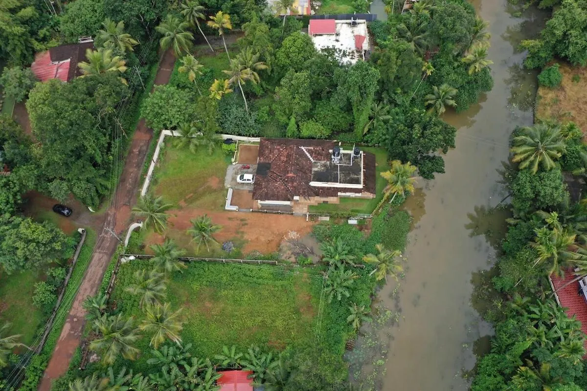 Ra Ga - Backwater Facing Rooms Near Kumarakom 0*,